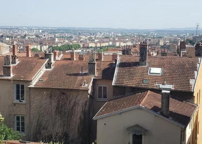 Charming Croix Rousse With A View Lione